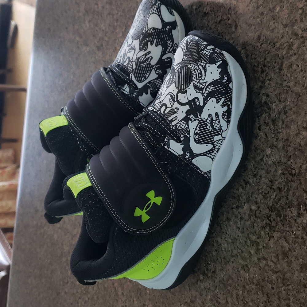 Boys Under Armour shoes